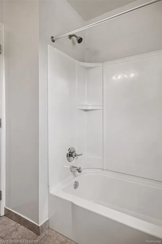 49086 W Woods Drive Shelby Charter Township MI 48317