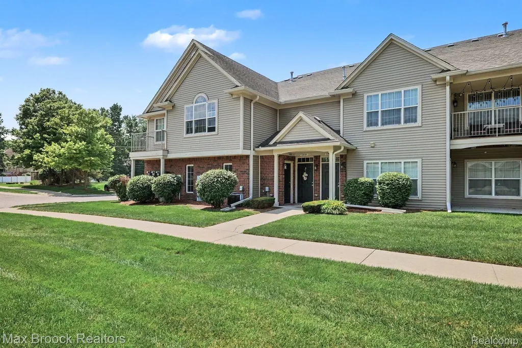 49086 W Woods Drive Shelby Charter Township MI 48317