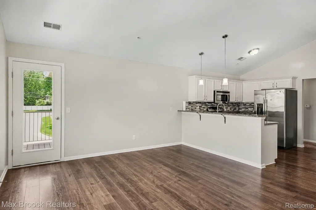 49086 W Woods Drive Shelby Charter Township MI 48317