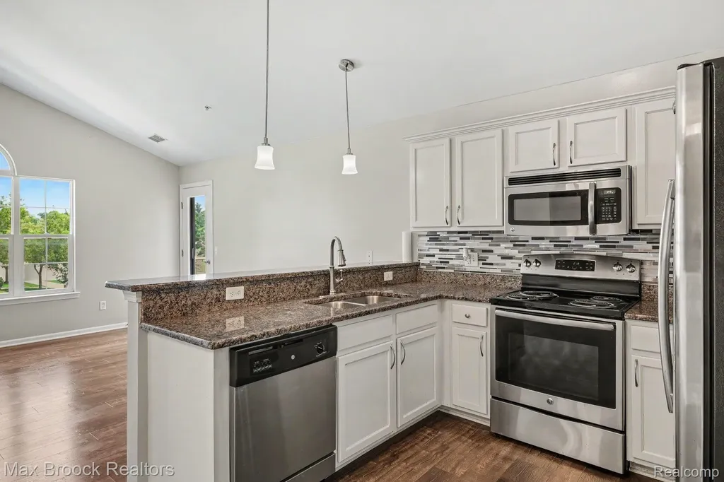 49086 W Woods Drive Shelby Charter Township MI 48317