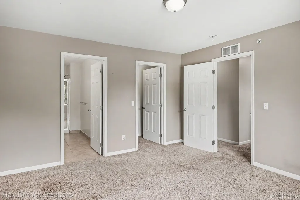 49086 W Woods Drive Shelby Charter Township MI 48317