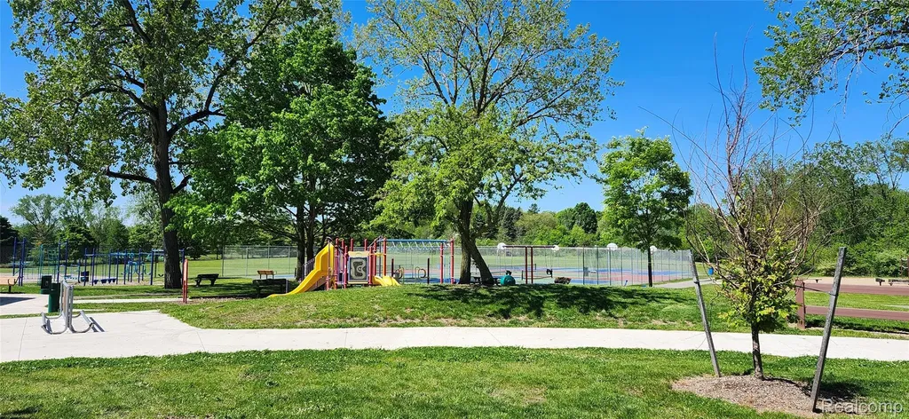 2700 Vendome Avenue Rochester Hills City MI 48309