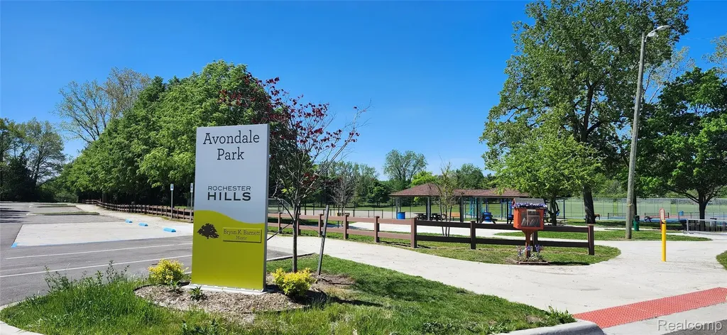 2700 Vendome Avenue Rochester Hills City MI 48309