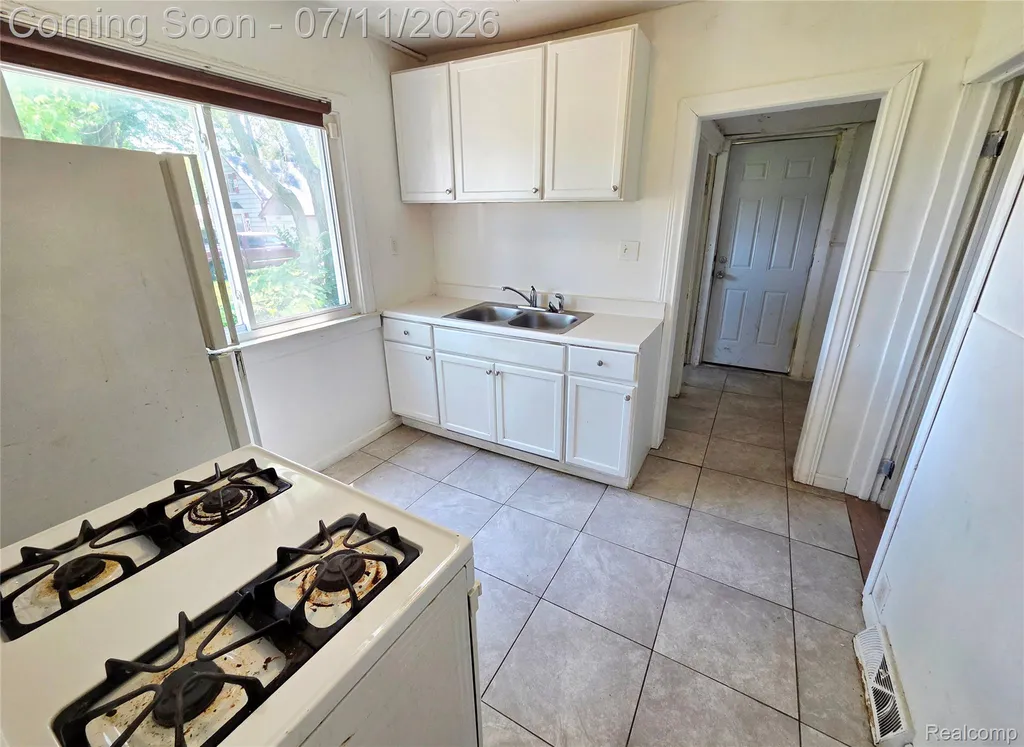 5021 Anatole Street Detroit City MI 48236