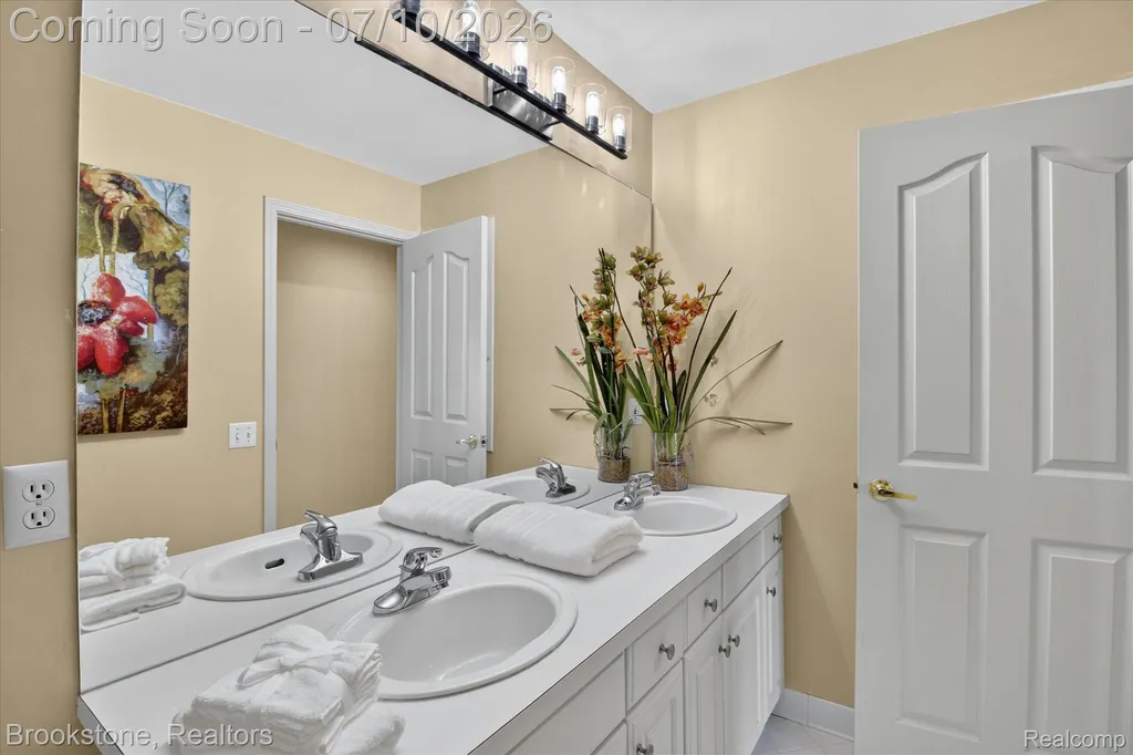 2189 Timberridge Drive West Bloomfield Charter Township MI 48324