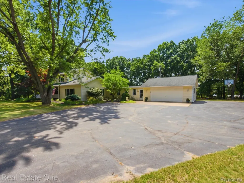 1230 Bald Eagle Lake Road Groveland Township MI 48462