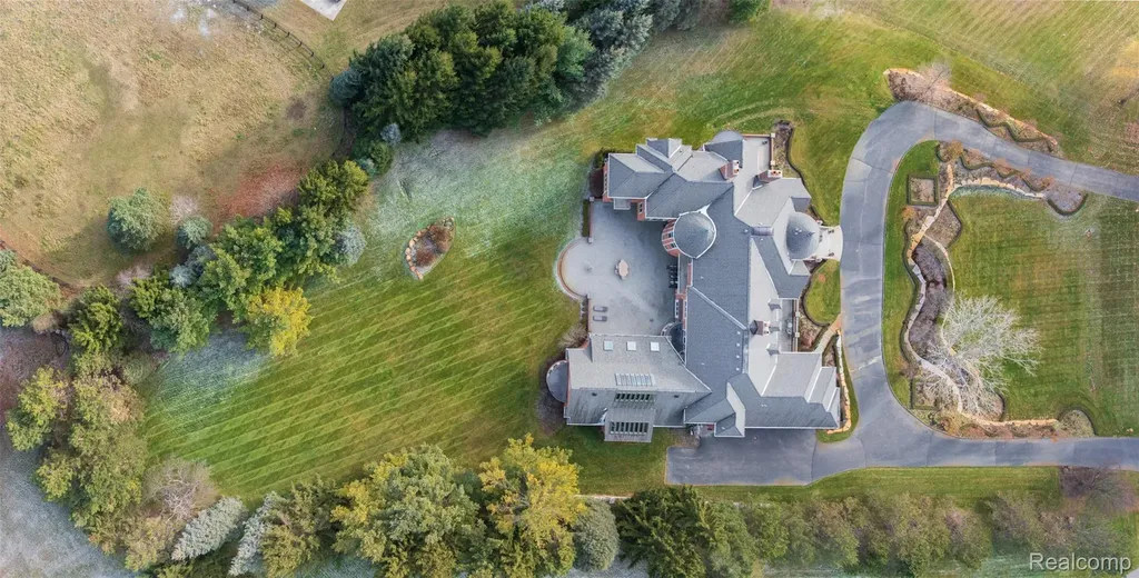5165 Abbey Road Oakland Charter Township MI 48306