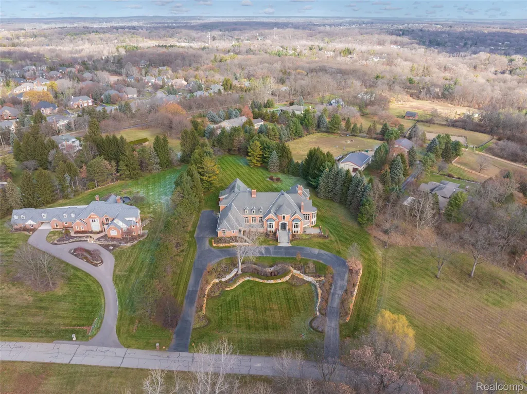 5165 Abbey Road Oakland Charter Township MI 48306