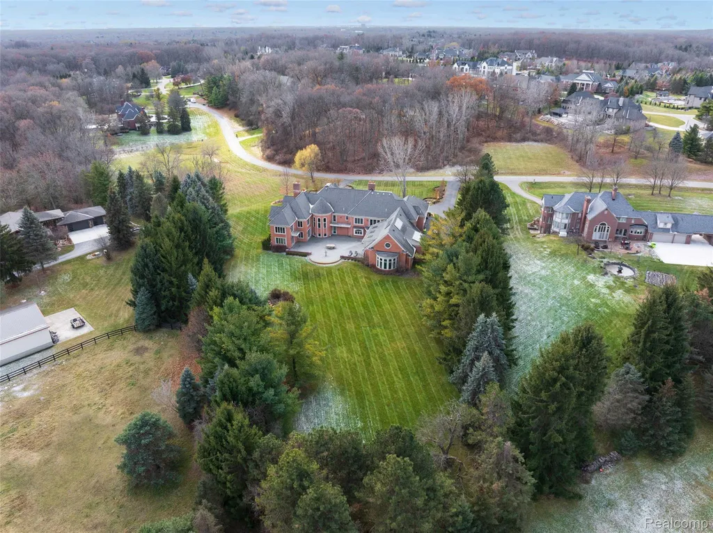 5165 Abbey Road Oakland Charter Township MI 48306