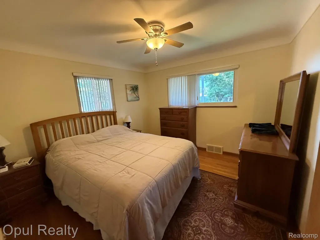 28369 Pembroke Street Livonia City MI 48152