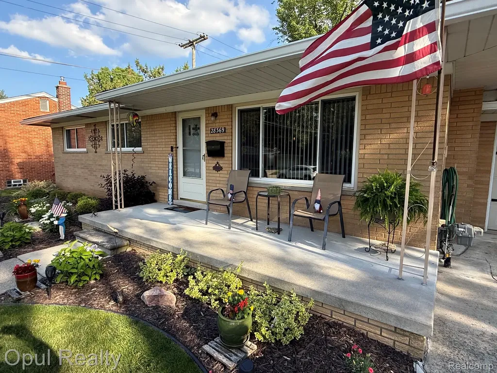 28369 Pembroke Street Livonia City MI 48152