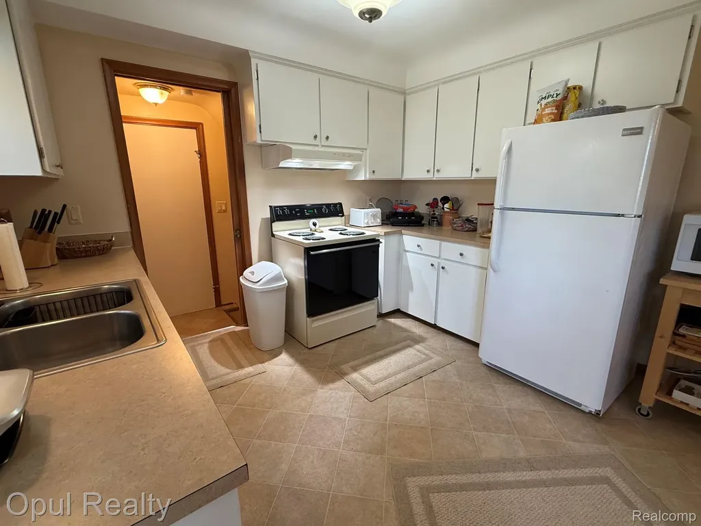28369 Pembroke Street Livonia City MI 48152