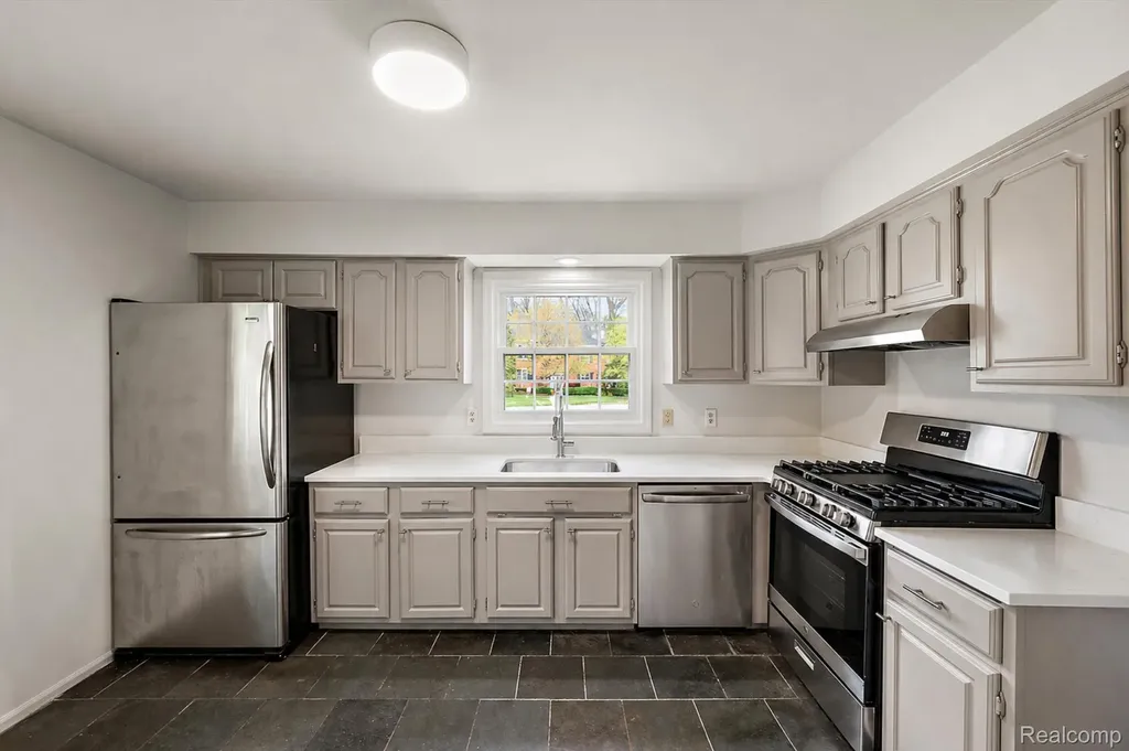 1000 Trailwood Path Bloomfield Hills City MI 48301