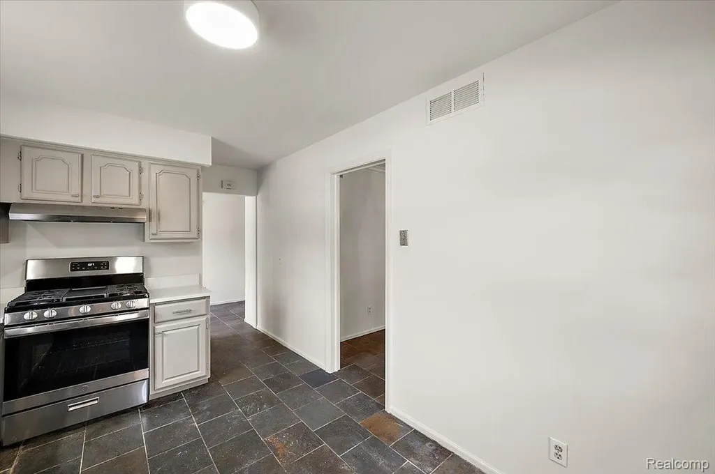 1000 Trailwood Path Bloomfield Hills City MI 48301