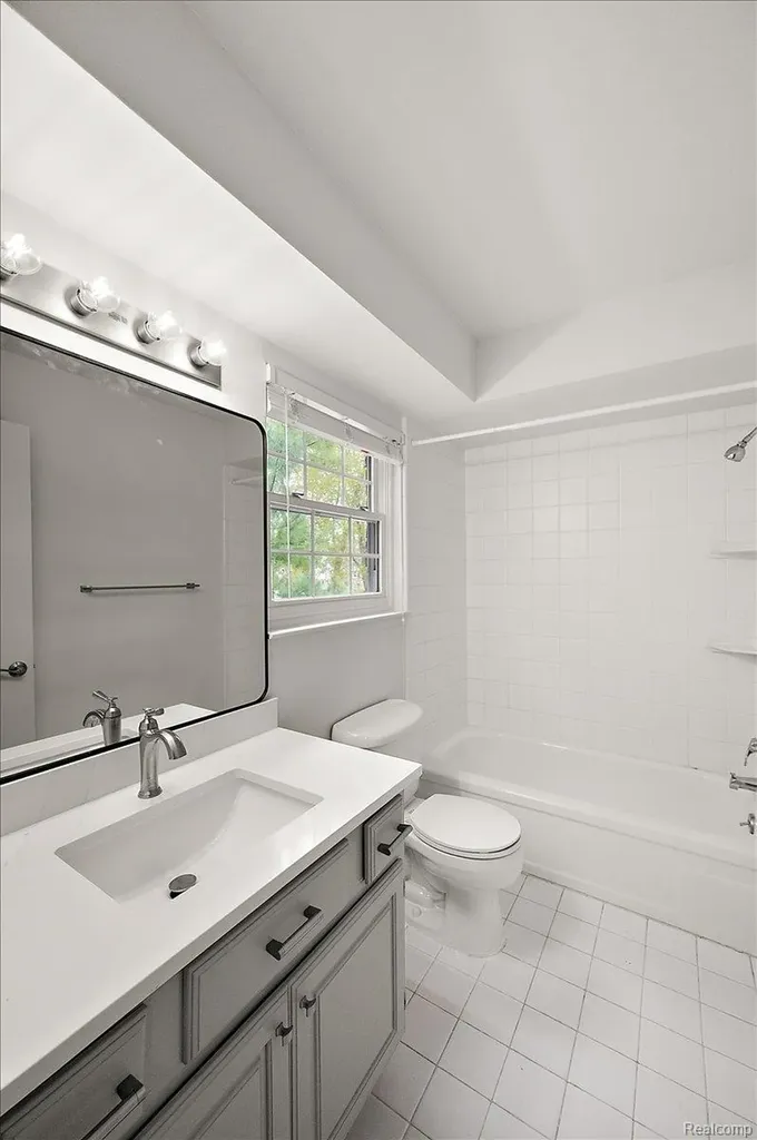 1000 Trailwood Path Bloomfield Hills City MI 48301