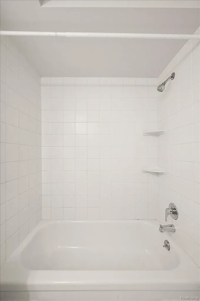 1000 Trailwood Path Bloomfield Hills City MI 48301