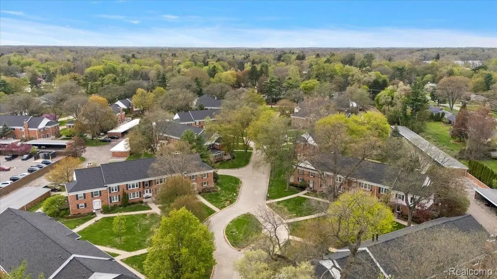1000 Trailwood Path Bloomfield Hills City MI 48301