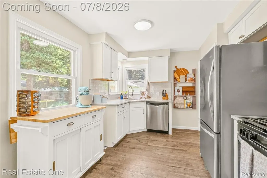 30741 Hathaway Street Livonia City MI 48150