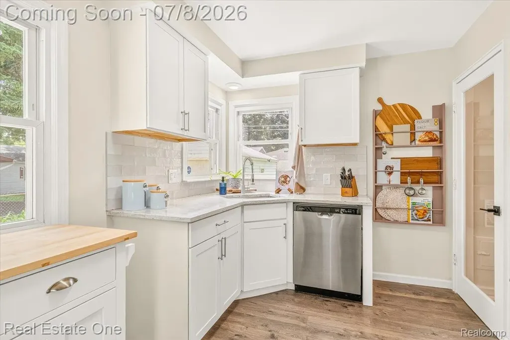 30741 Hathaway Street Livonia City MI 48150