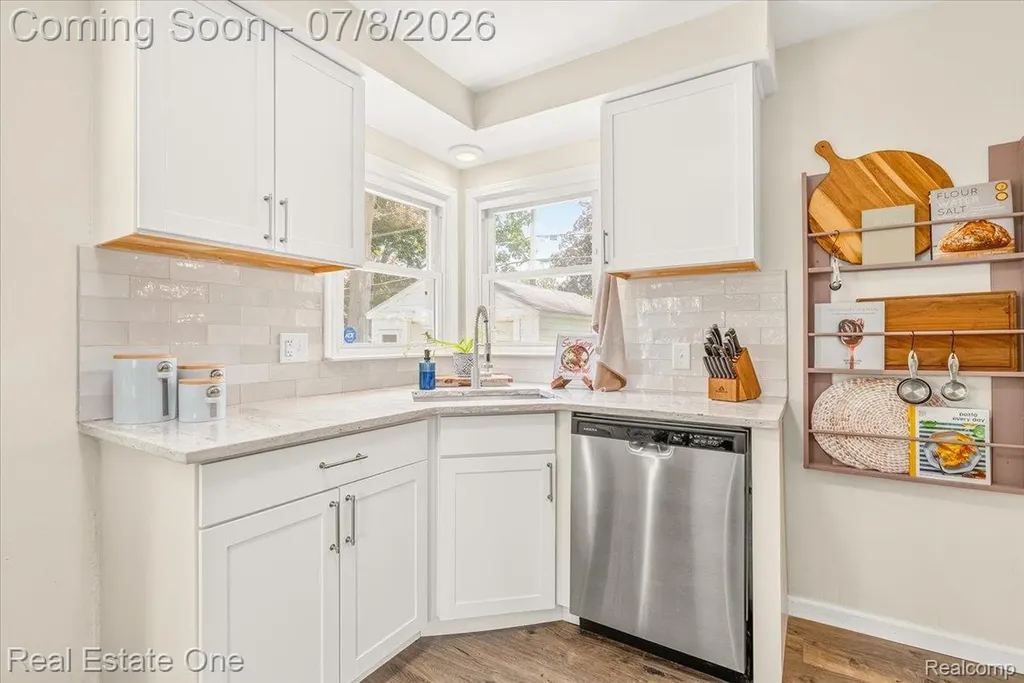 30741 Hathaway Street Livonia City MI 48150