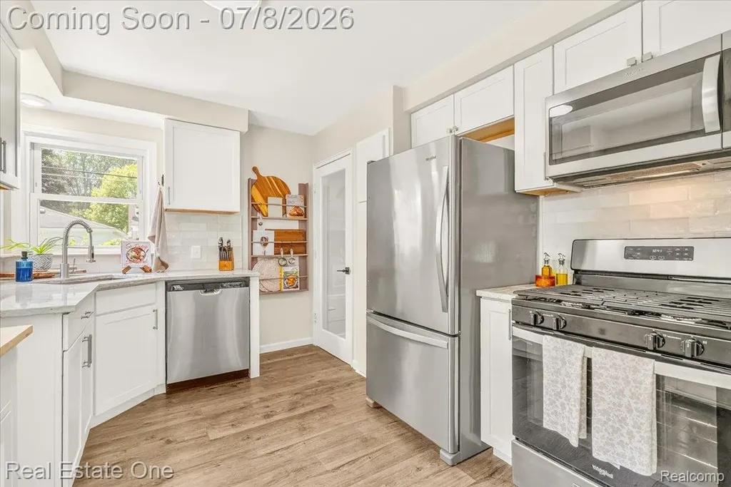 30741 Hathaway Street Livonia City MI 48150