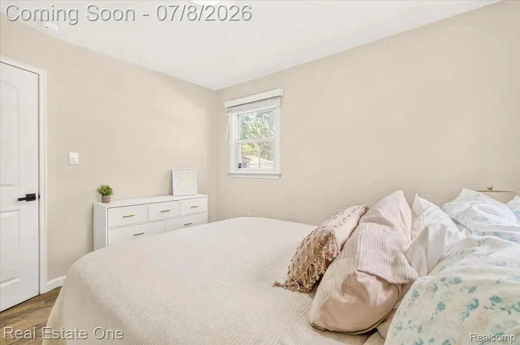 30741 Hathaway Street Livonia City MI 48150
