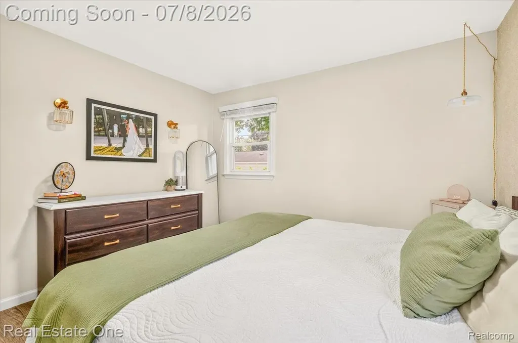 30741 Hathaway Street Livonia City MI 48150