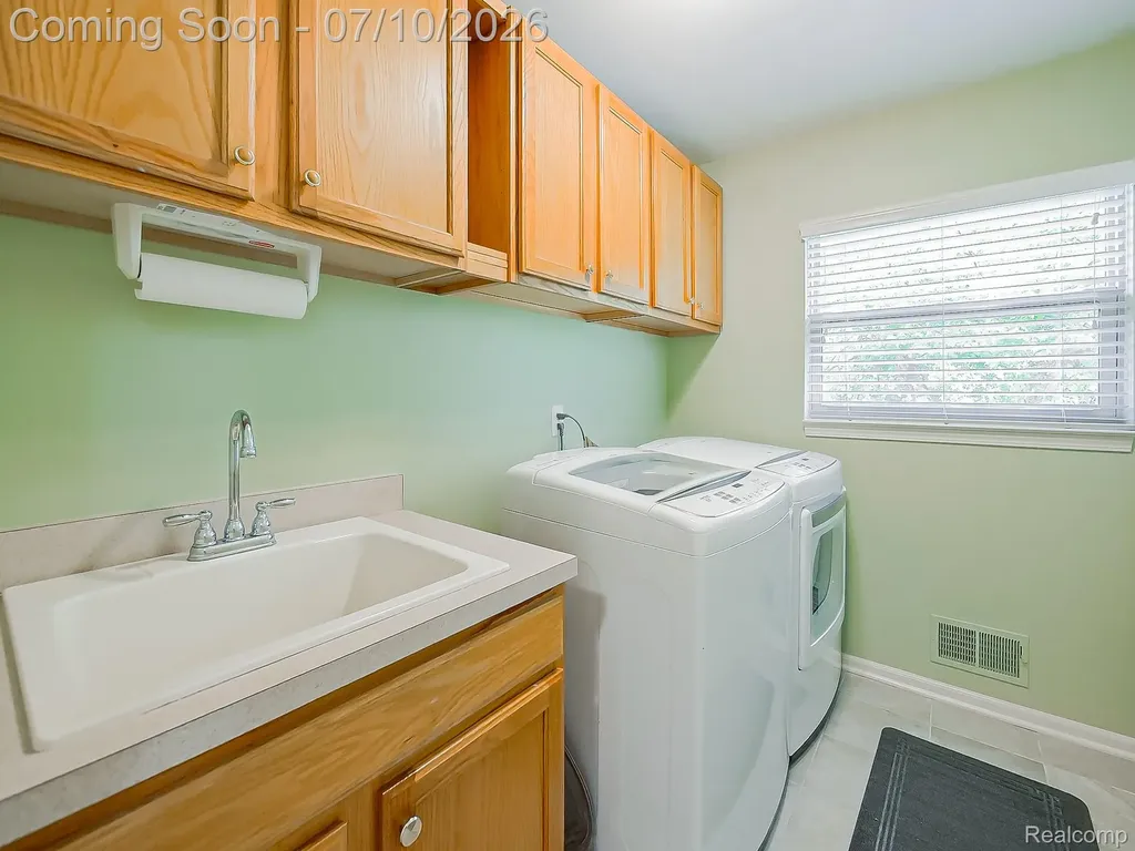 57492 Hawthorn Drive Washington Township MI 48094