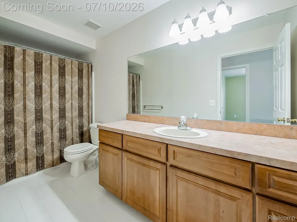 57492 Hawthorn Drive Washington Township MI 48094