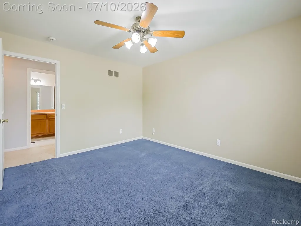 57492 Hawthorn Drive Washington Township MI 48094