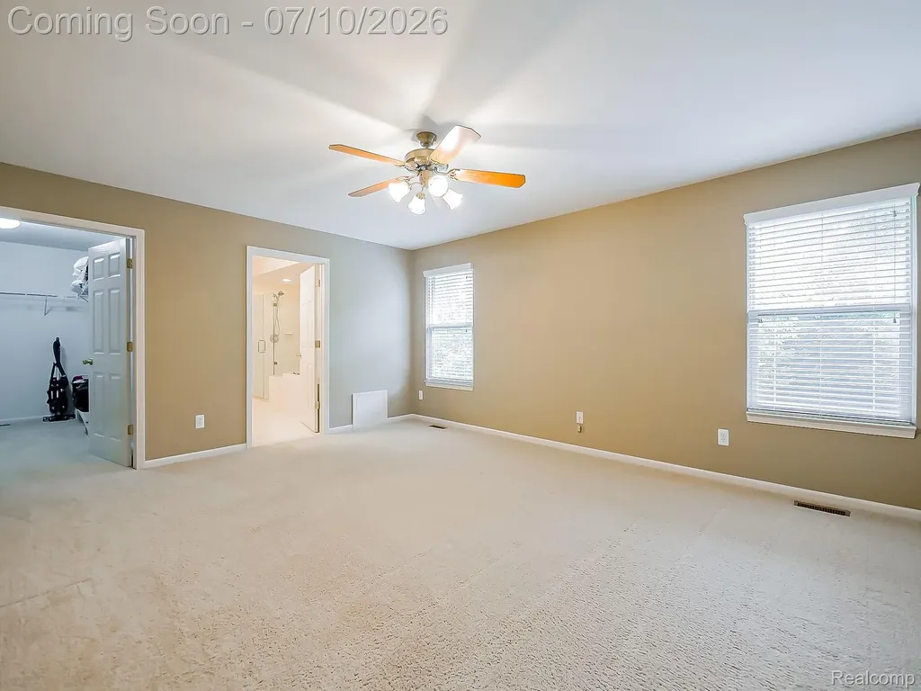 57492 Hawthorn Drive Washington Township MI 48094