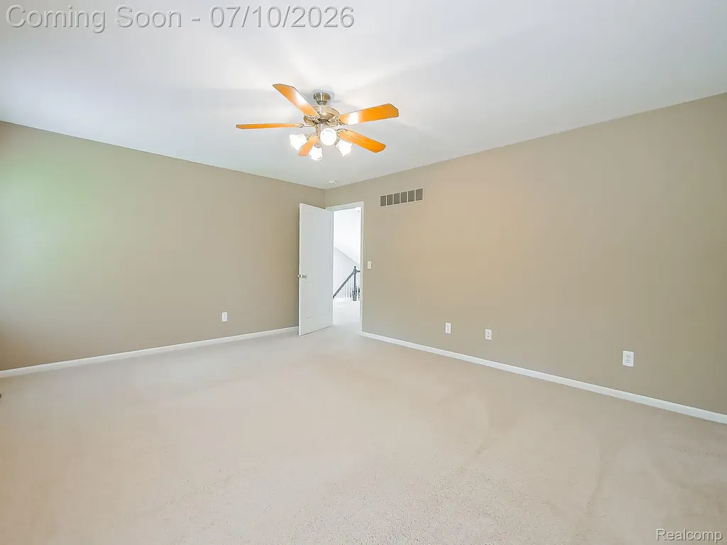 57492 Hawthorn Drive Washington Township MI 48094