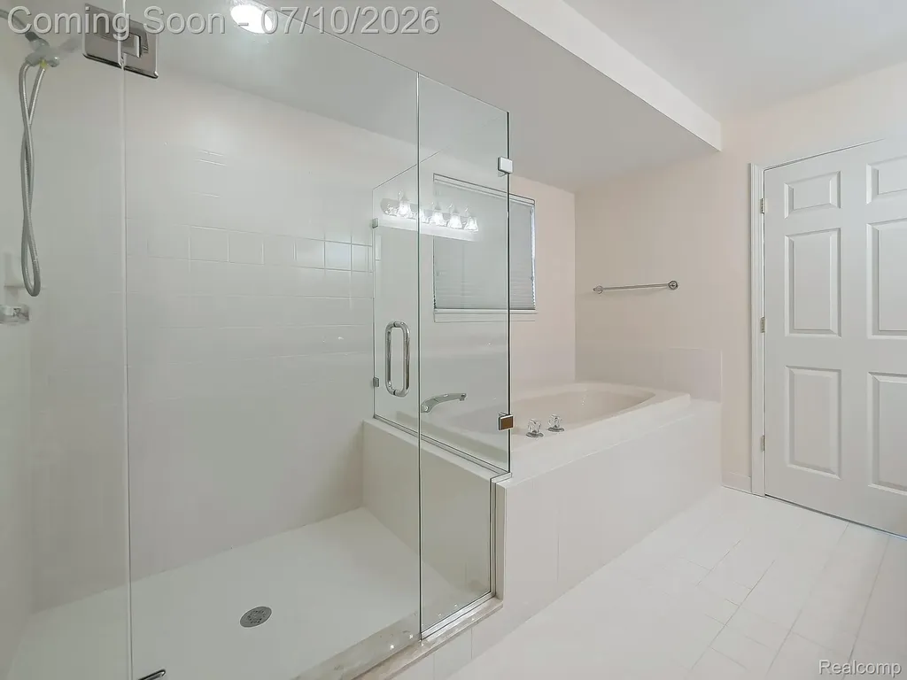 57492 Hawthorn Drive Washington Township MI 48094