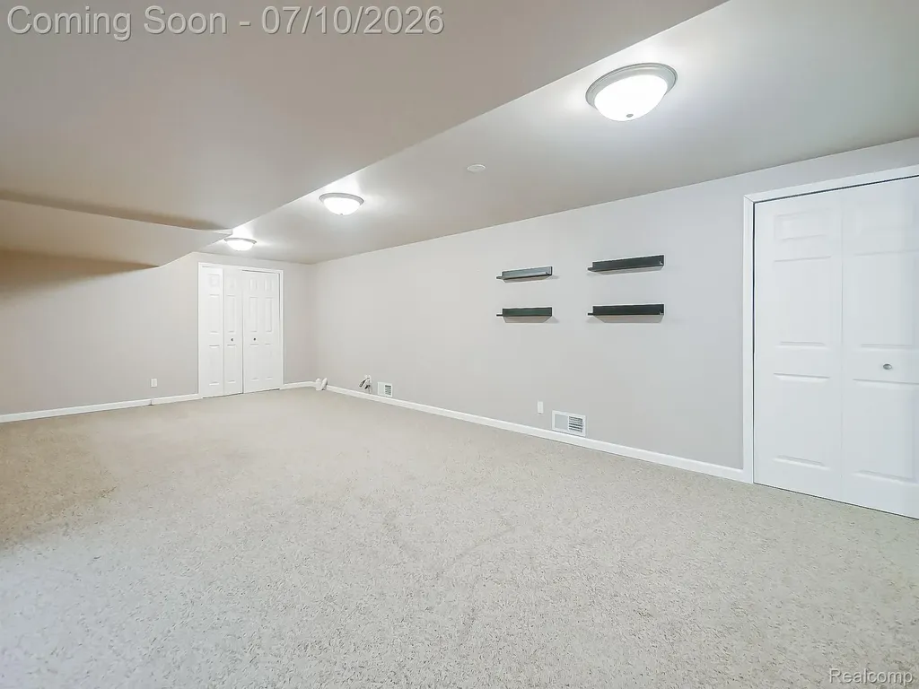 57492 Hawthorn Drive Washington Township MI 48094