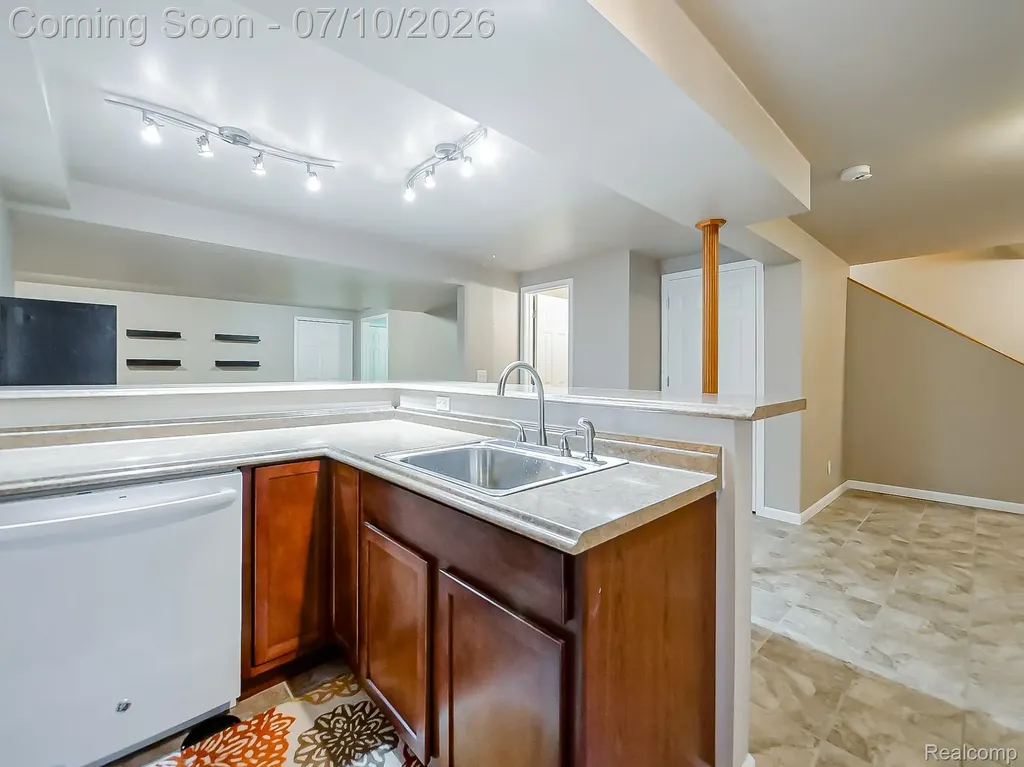 57492 Hawthorn Drive Washington Township MI 48094