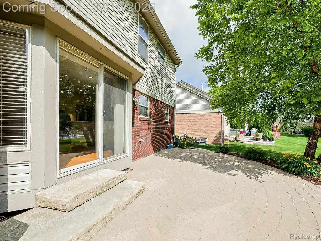 57492 Hawthorn Drive Washington Township MI 48094