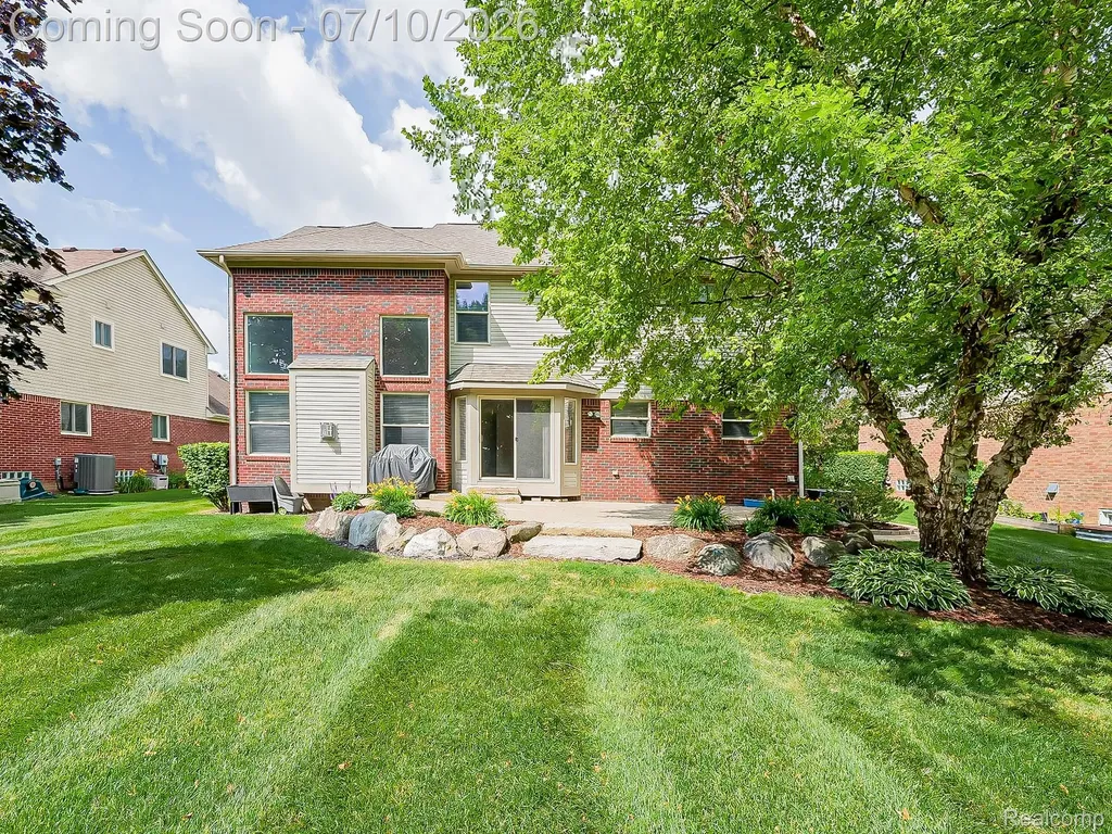 57492 Hawthorn Drive Washington Township MI 48094