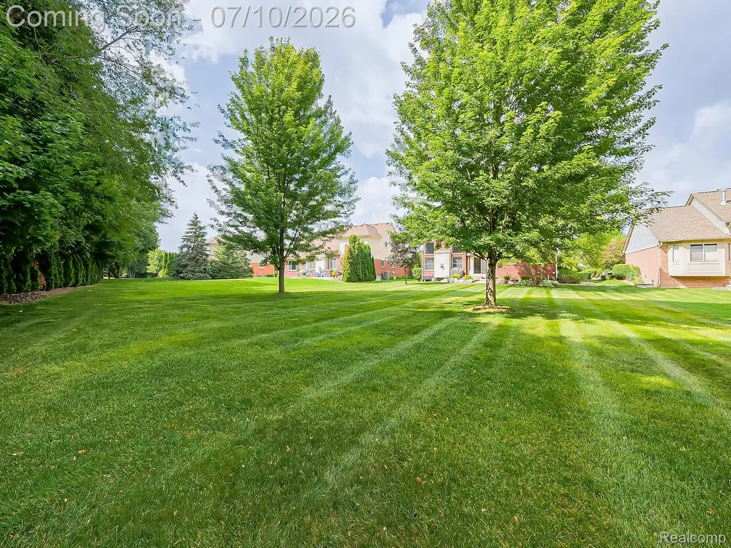 57492 Hawthorn Drive Washington Township MI 48094