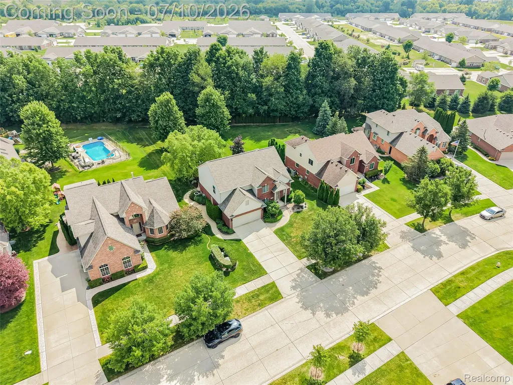 57492 Hawthorn Drive Washington Township MI 48094