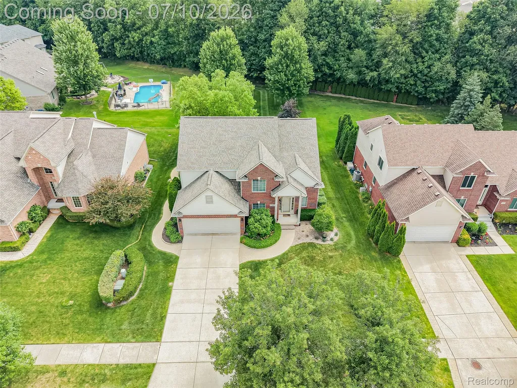 57492 Hawthorn Drive Washington Township MI 48094