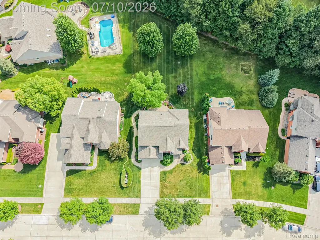 57492 Hawthorn Drive Washington Township MI 48094