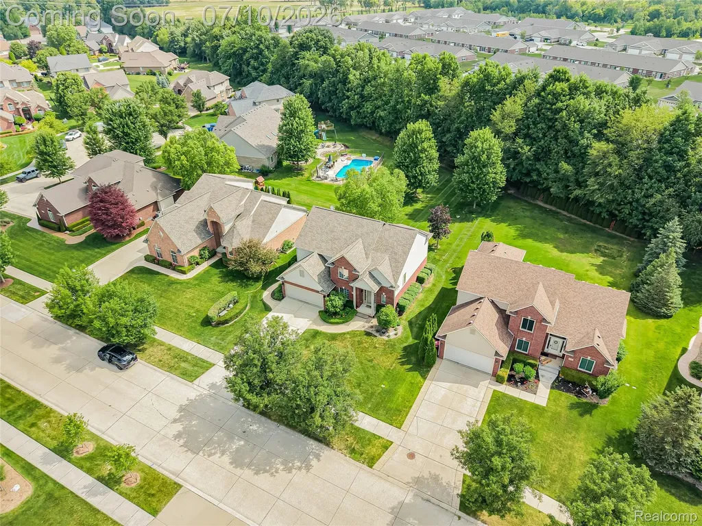 57492 Hawthorn Drive Washington Township MI 48094