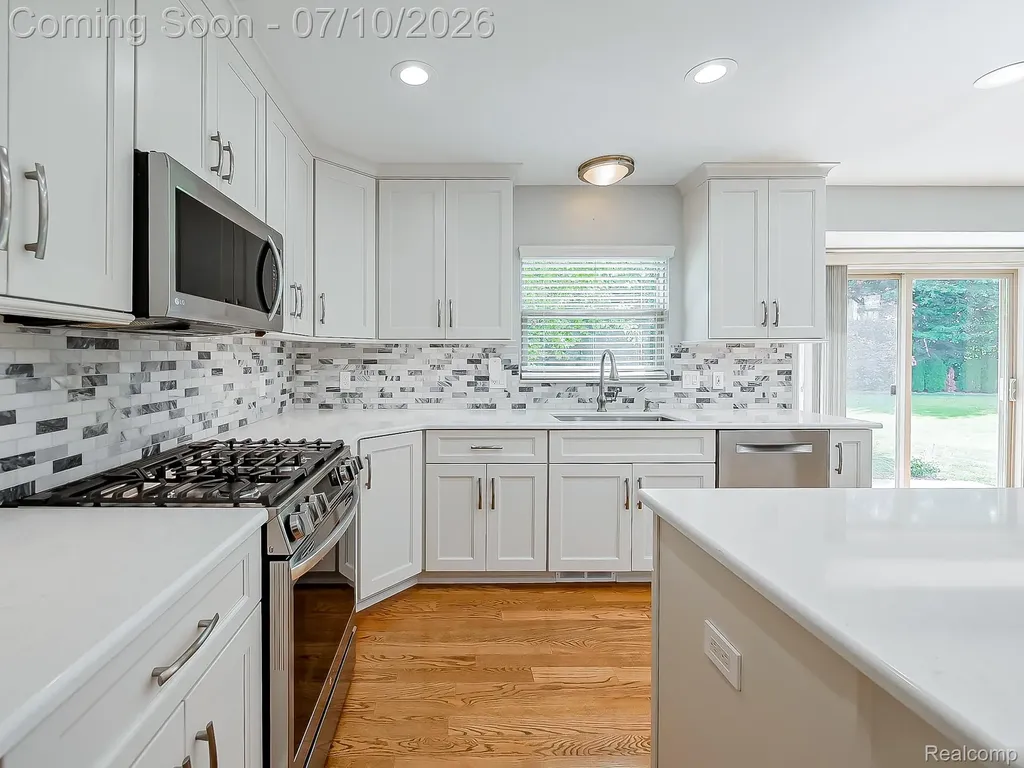 57492 Hawthorn Drive Washington Township MI 48094