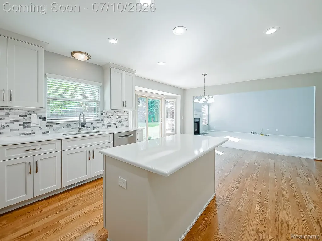 57492 Hawthorn Drive Washington Township MI 48094
