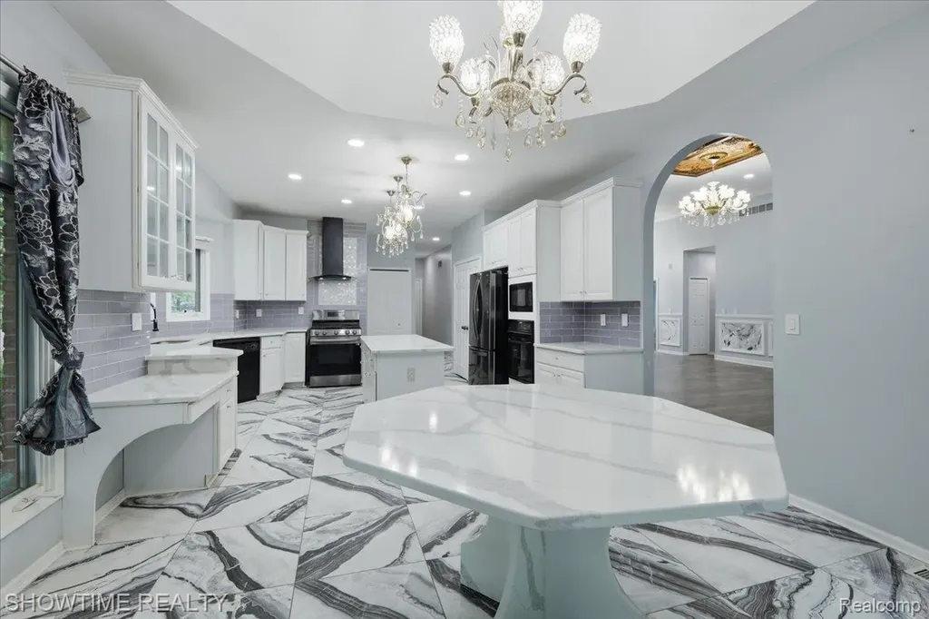 11656 Majestic Court Shelby Charter Township MI 48315