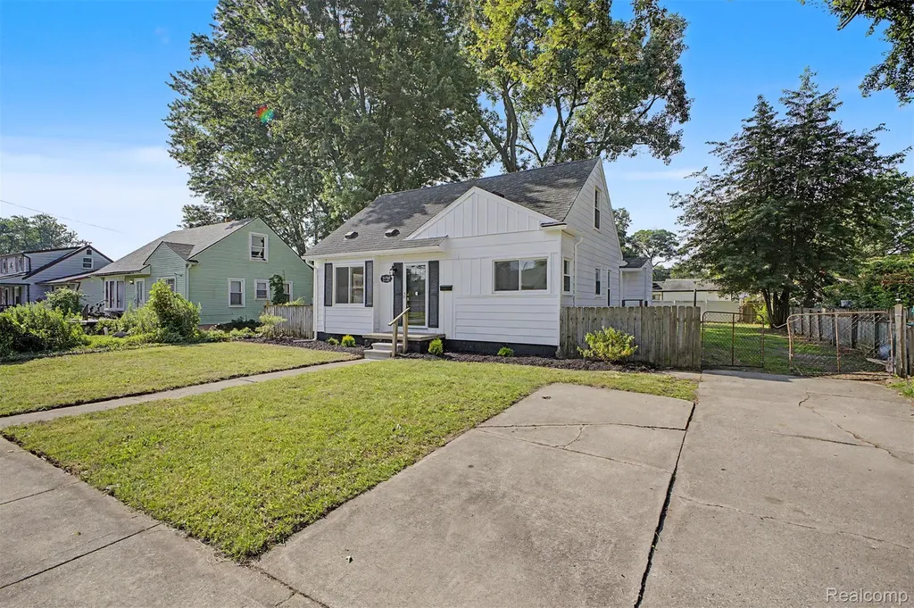 31765 Brown Street Garden City City MI 48135