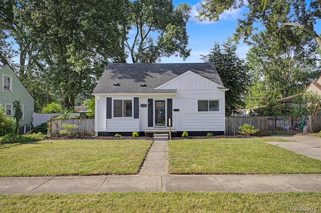 31765 Brown Street Garden City City MI 48135
