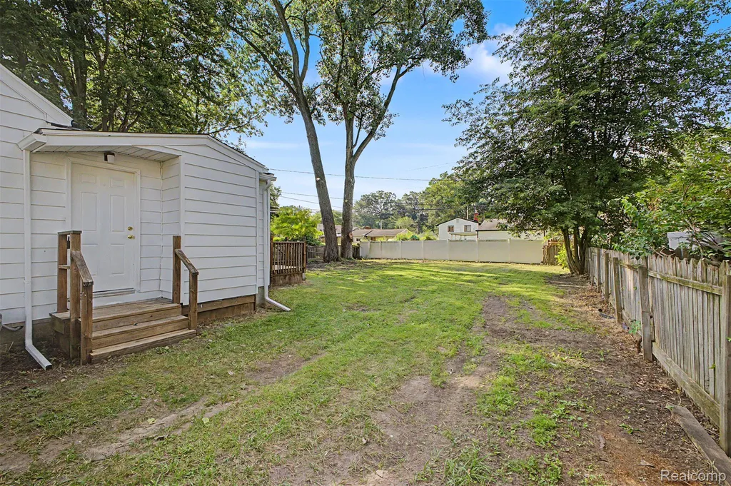 31765 Brown Street Garden City City MI 48135
