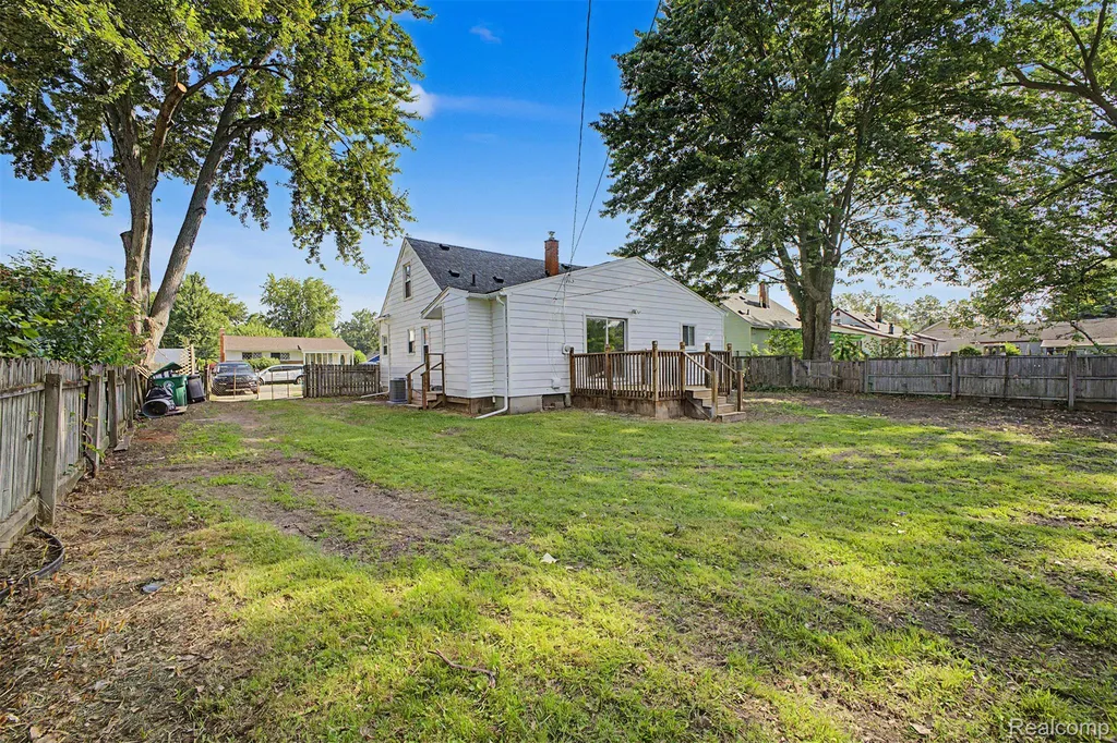 31765 Brown Street Garden City City MI 48135