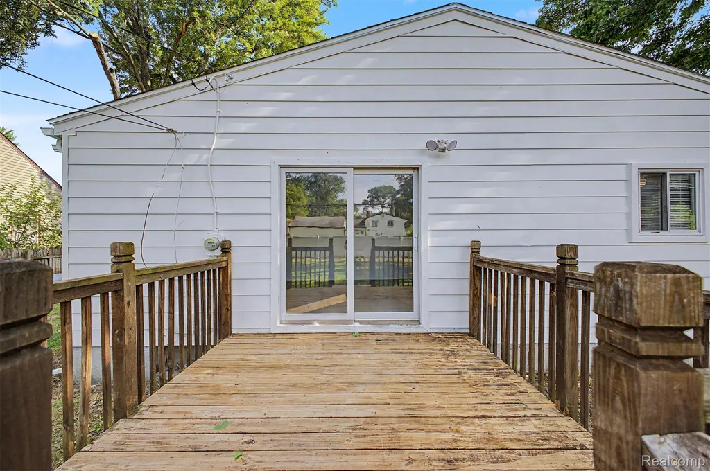31765 Brown Street Garden City City MI 48135